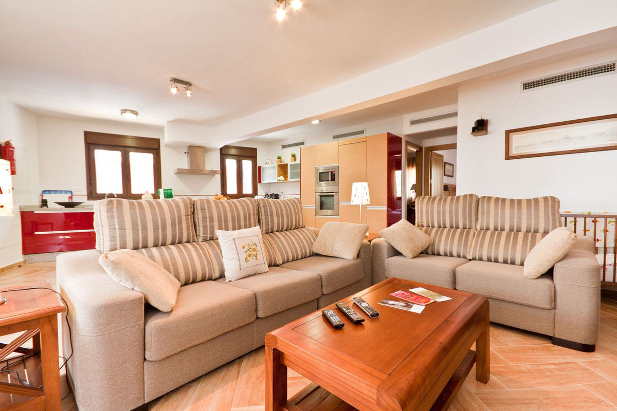 Se vende Casa de Invitados de 5 dormitorios en Costa Del Sol, Málaga, España