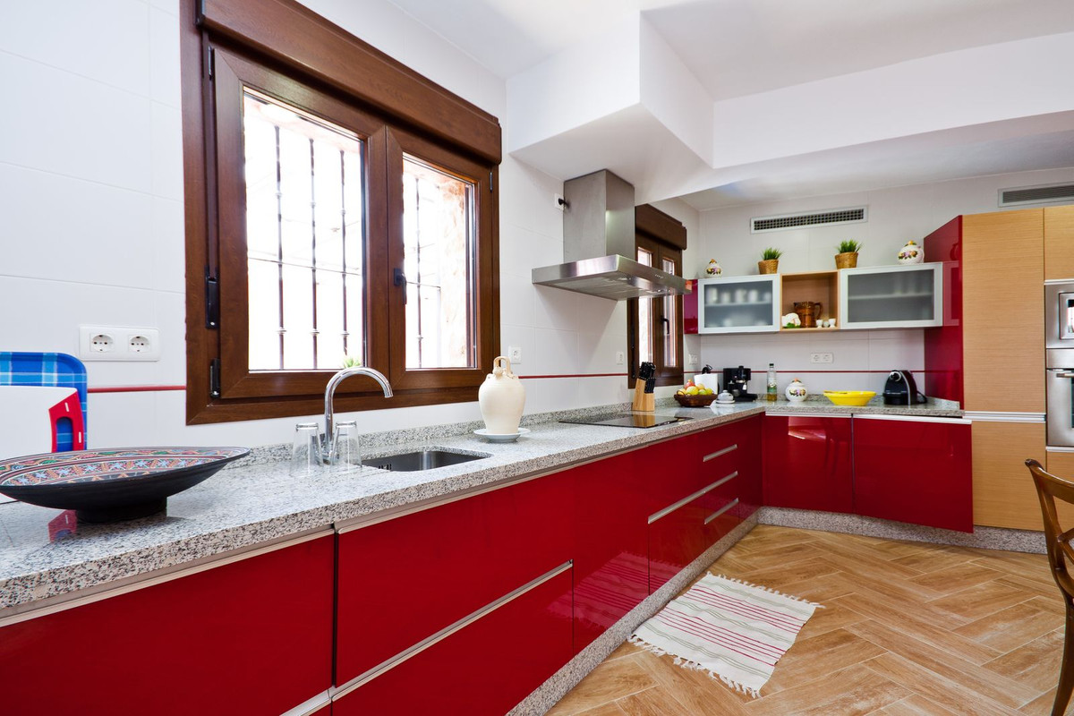 Se vende Casa de Invitados de 5 dormitorios en Costa Del Sol, Málaga, España