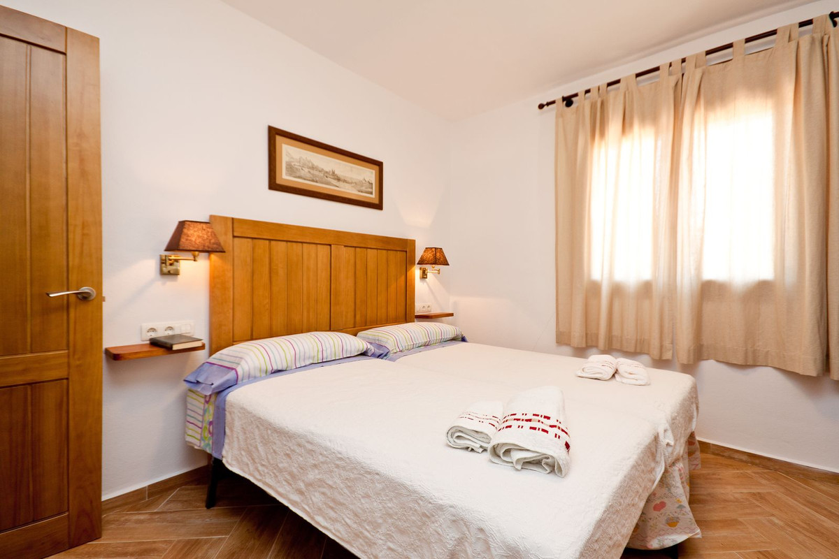 Se vende Casa de Invitados de 5 dormitorios en Costa Del Sol, Málaga, España