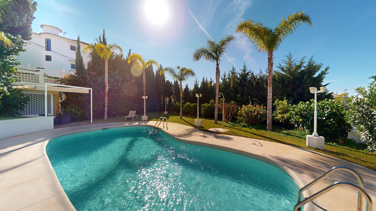 Se vende Villa - Chalet de 6 dormitorios en Costa Del Sol East, Málaga, España