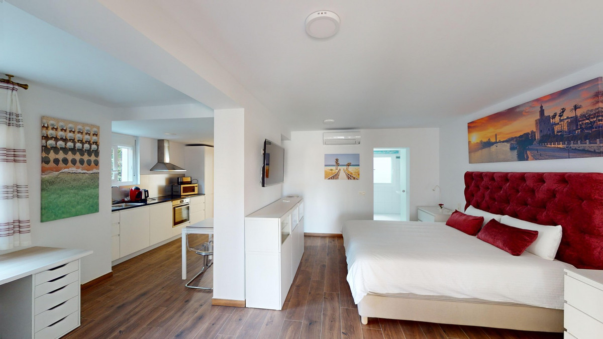 Se vende Villa - Chalet de 6 dormitorios en Costa Del Sol East, Málaga, España
