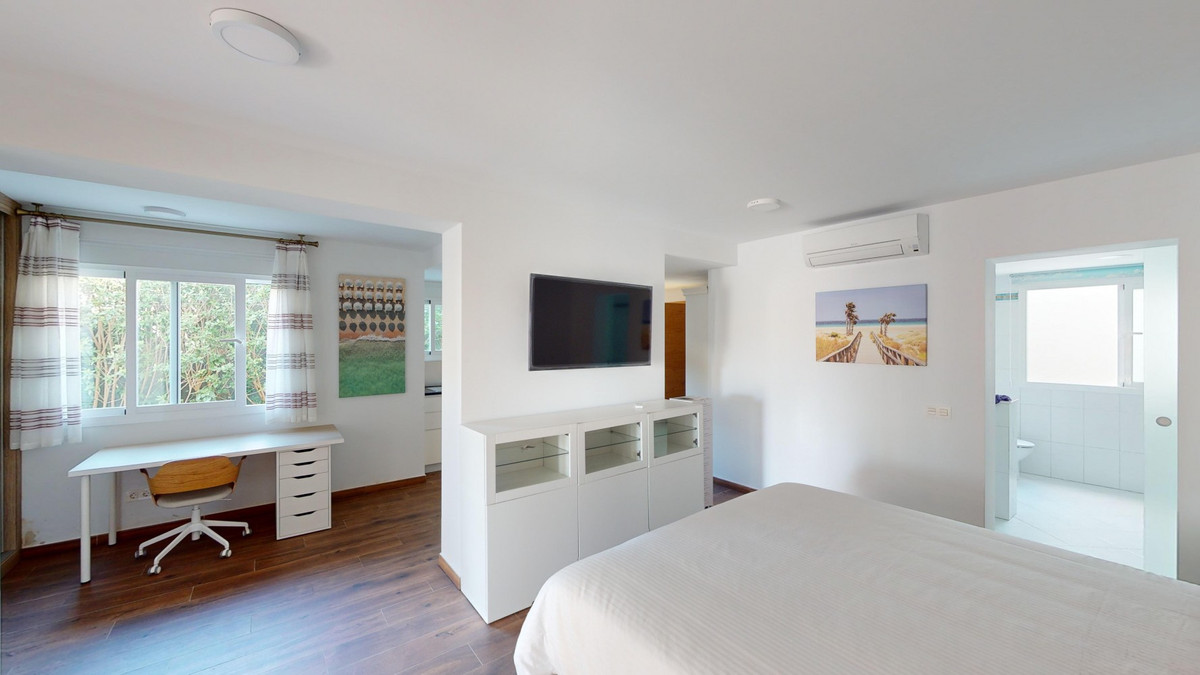 Se vende Villa - Chalet de 6 dormitorios en Costa Del Sol East, Málaga, España