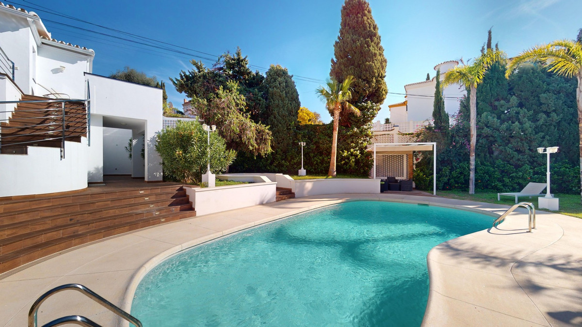 Se vende Villa - Chalet de 6 dormitorios en Costa Del Sol East, Málaga, España