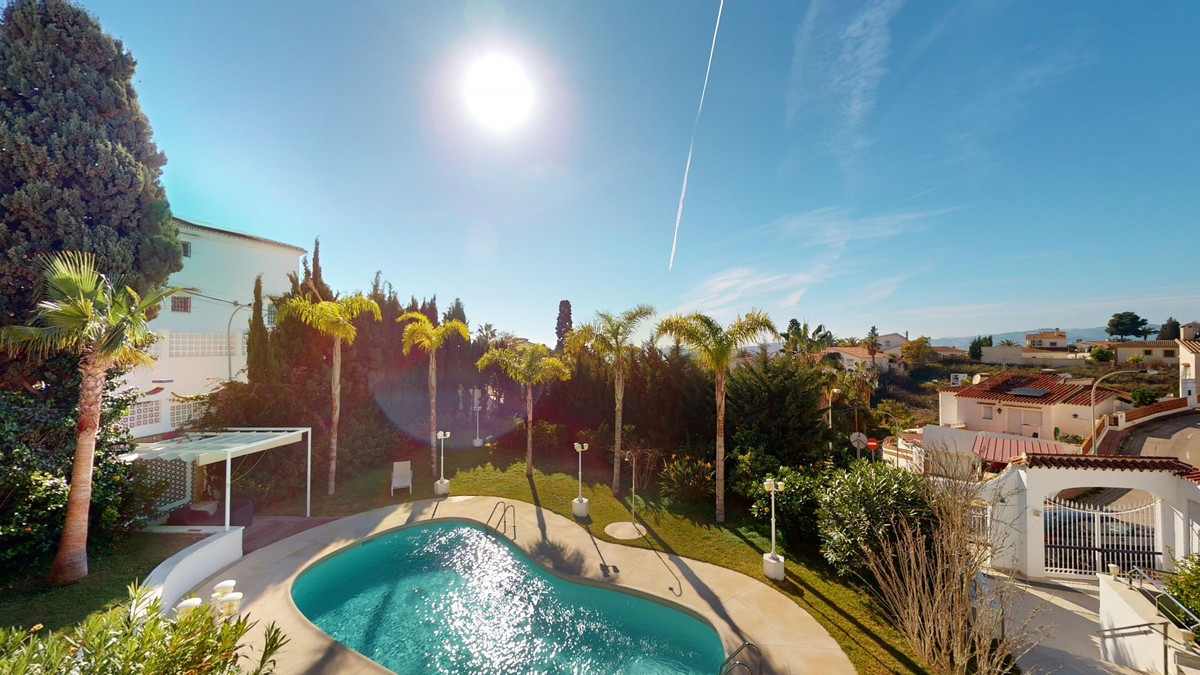 Se vende Villa - Chalet de 6 dormitorios en Costa Del Sol East, Málaga, España