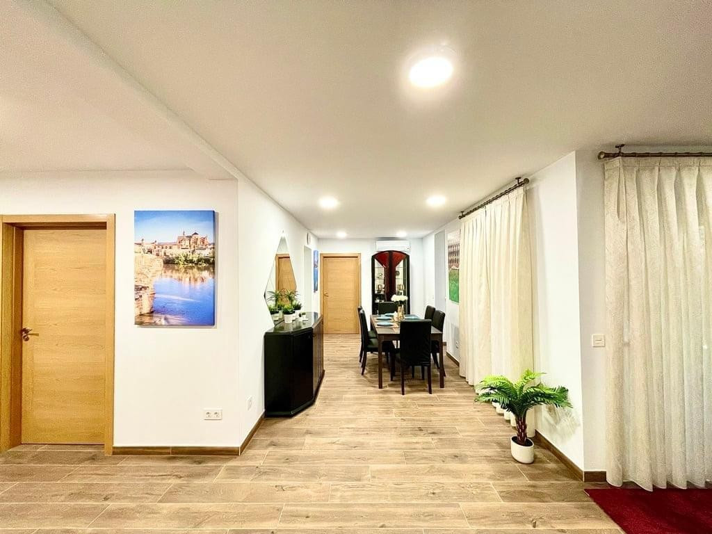 Se vende Villa - Chalet de 6 dormitorios en Costa Del Sol East, Málaga, España