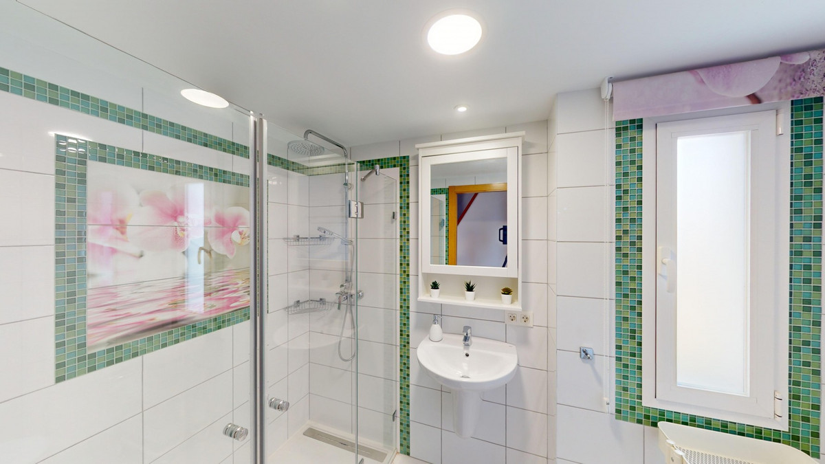 Se vende Villa - Chalet de 6 dormitorios en Costa Del Sol East, Málaga, España