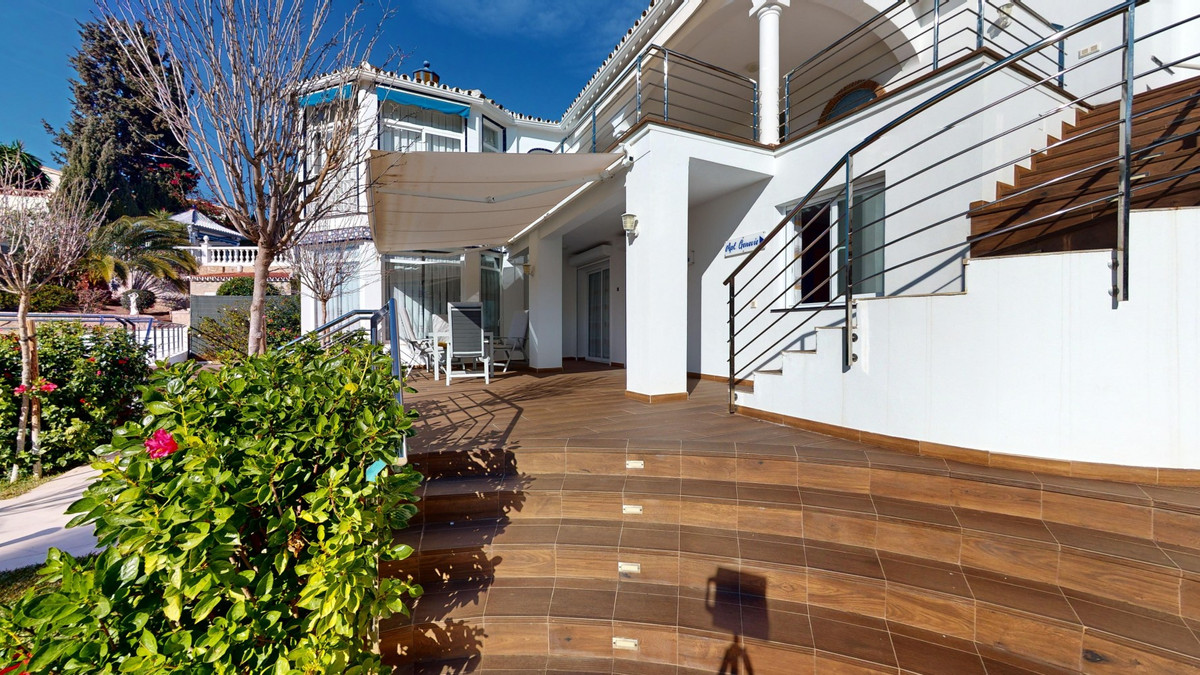 Se vende Villa - Chalet de 6 dormitorios en Costa Del Sol East, Málaga, España