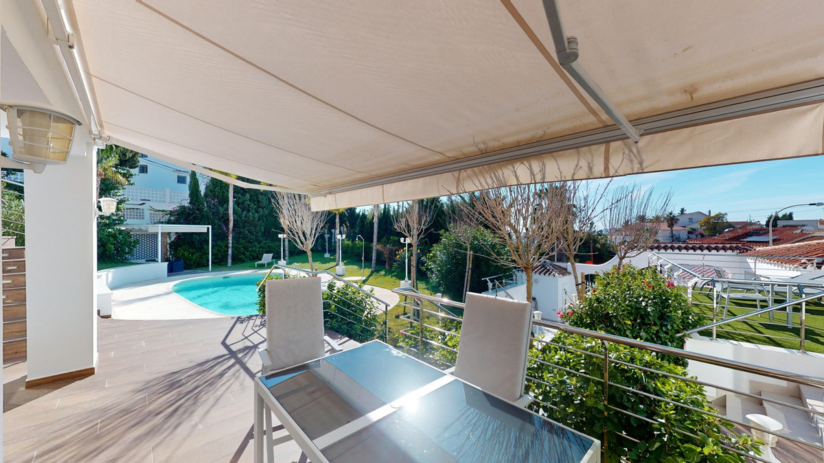 Se vende Villa - Chalet de 6 dormitorios en Costa Del Sol East, Málaga, España