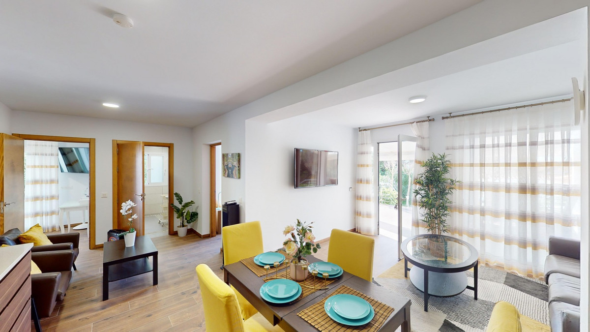 Se vende Villa - Chalet de 6 dormitorios en Costa Del Sol East, Málaga, España