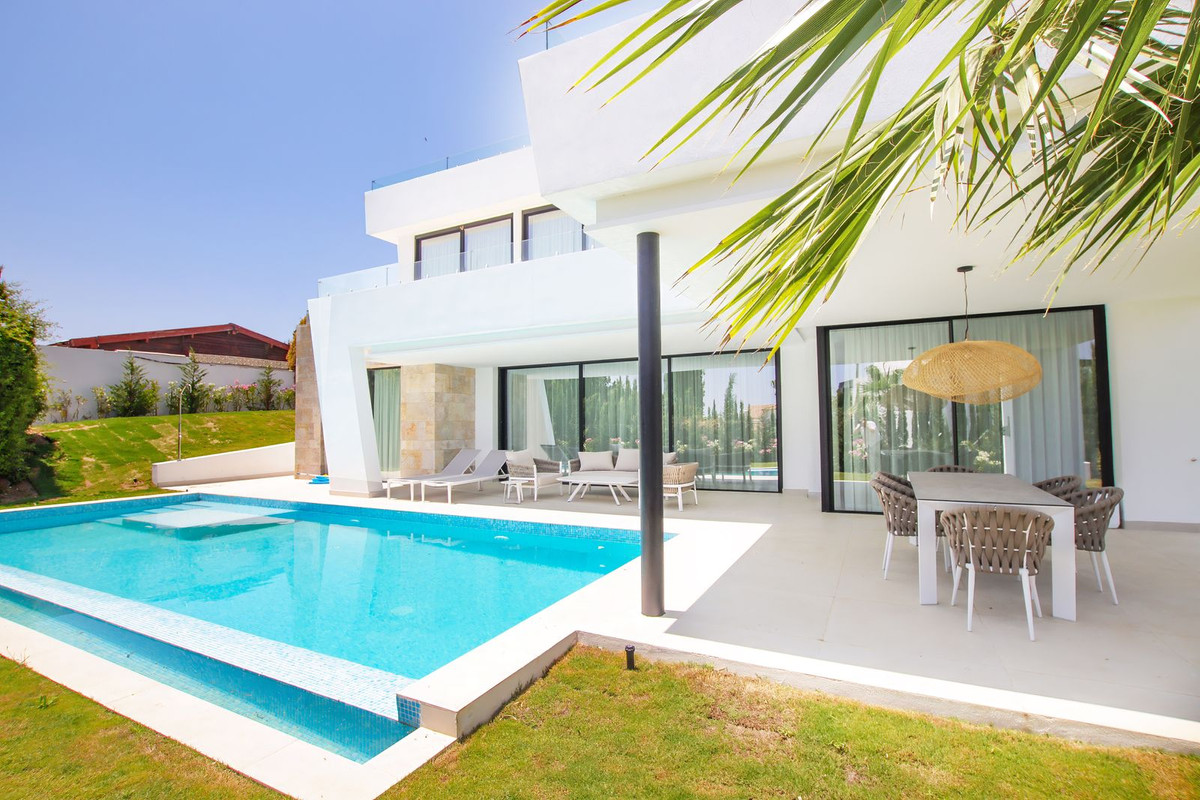 4 Bed Townhouse for sale in Valle Romano Costa Del Sol, Málaga, Spain