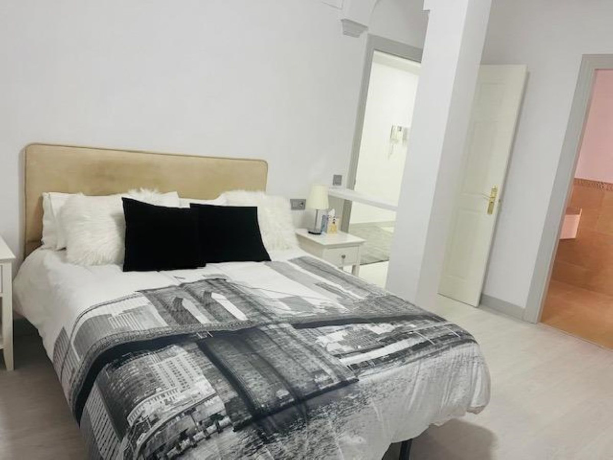 3 Bed Apartment for sale in Estepona Costa Del Sol, Málaga, Spain