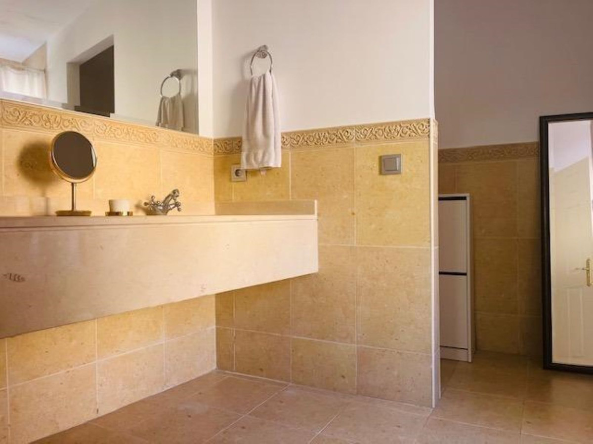 3 Bed Apartment for sale in Estepona Costa Del Sol, Málaga, Spain