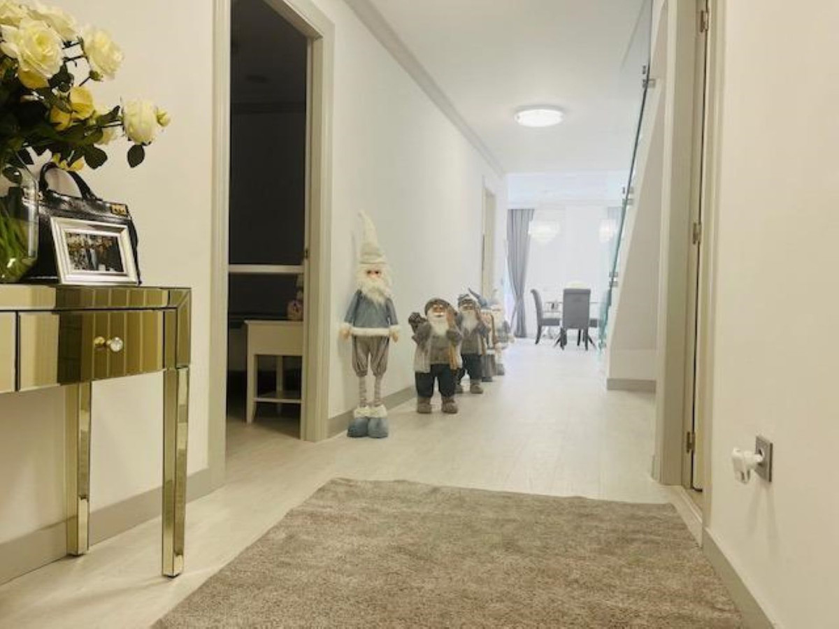 3 Bed Apartment for sale in Estepona Costa Del Sol, Málaga, Spain