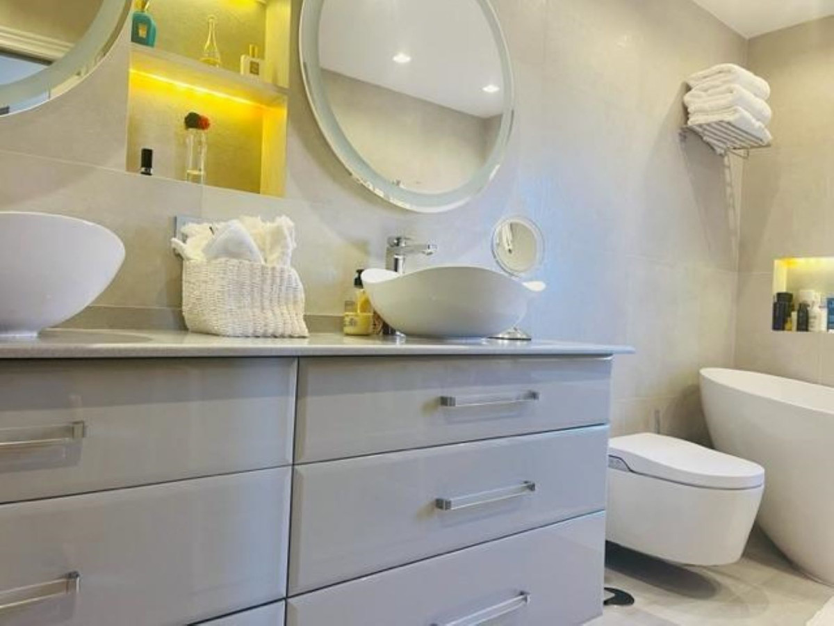 3 Bed Apartment for sale in Estepona Costa Del Sol, Málaga, Spain