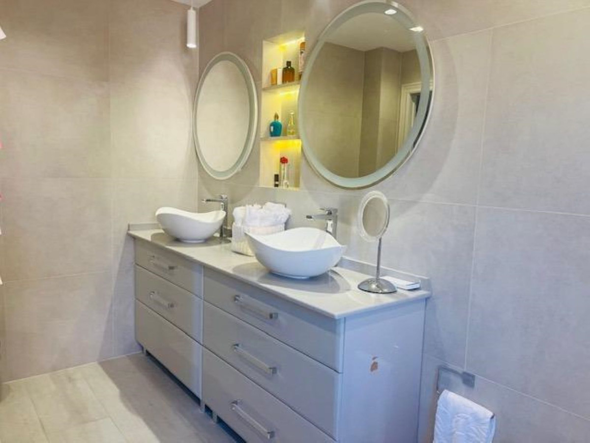3 Bed Apartment for sale in Estepona Costa Del Sol, Málaga, Spain