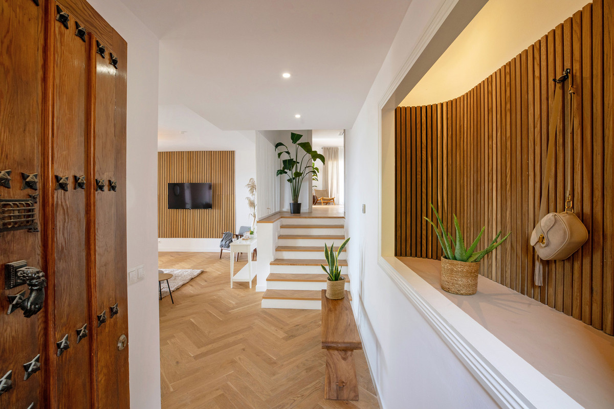 3 Bed Apartment for sale in Nueva Andalucía Costa Del Sol, Málaga, Spain