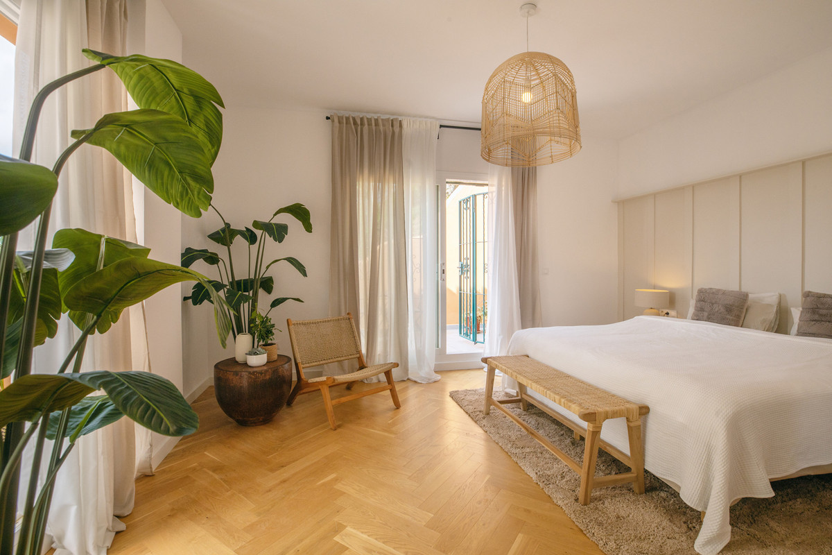 3 Bed Apartment for sale in Nueva Andalucía Costa Del Sol, Málaga, Spain