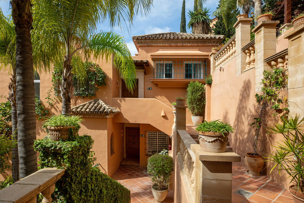 3 Bed Apartment for sale in Nueva Andalucía Costa Del Sol, Málaga, Spain