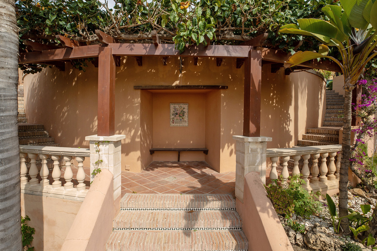 3 Bed Apartment for sale in Nueva Andalucía Costa Del Sol, Málaga, Spain