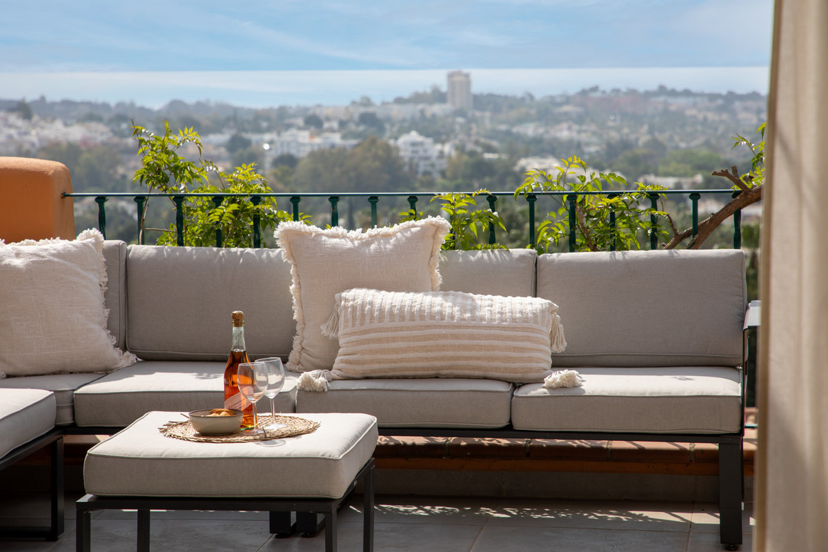 3 Bed Apartment for sale in Nueva Andalucía Costa Del Sol, Málaga, Spain