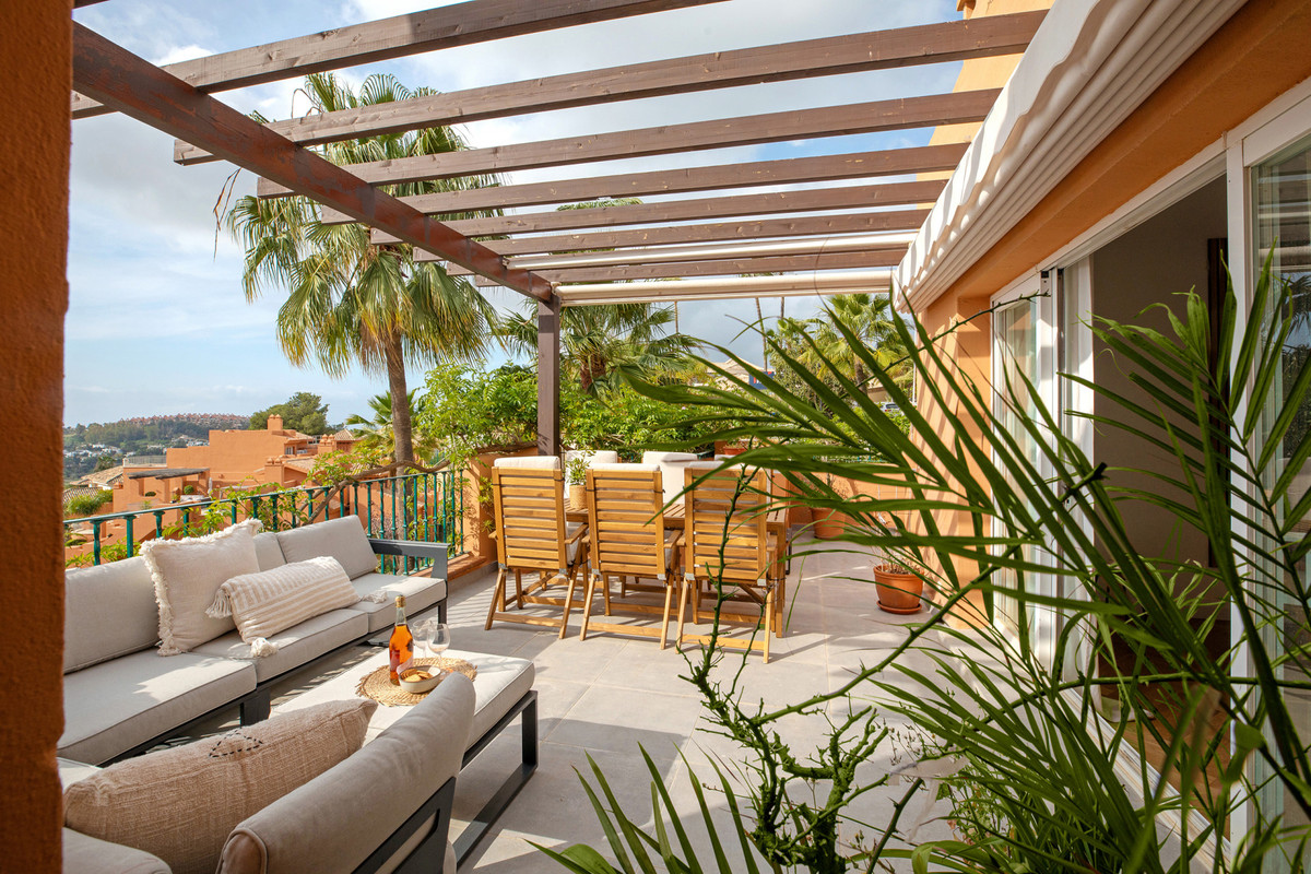 3 Bed Apartment for sale in Nueva Andalucía Costa Del Sol, Málaga, Spain