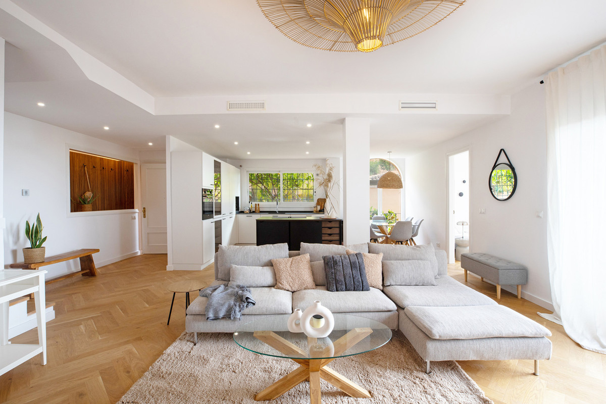 3 Bed Apartment for sale in Nueva Andalucía Costa Del Sol, Málaga, Spain