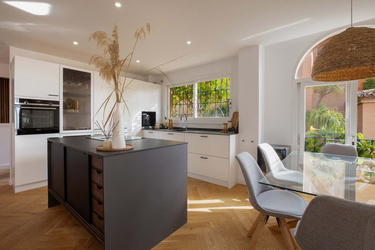 3 Bed Apartment for sale in Nueva Andalucía Costa Del Sol, Málaga, Spain