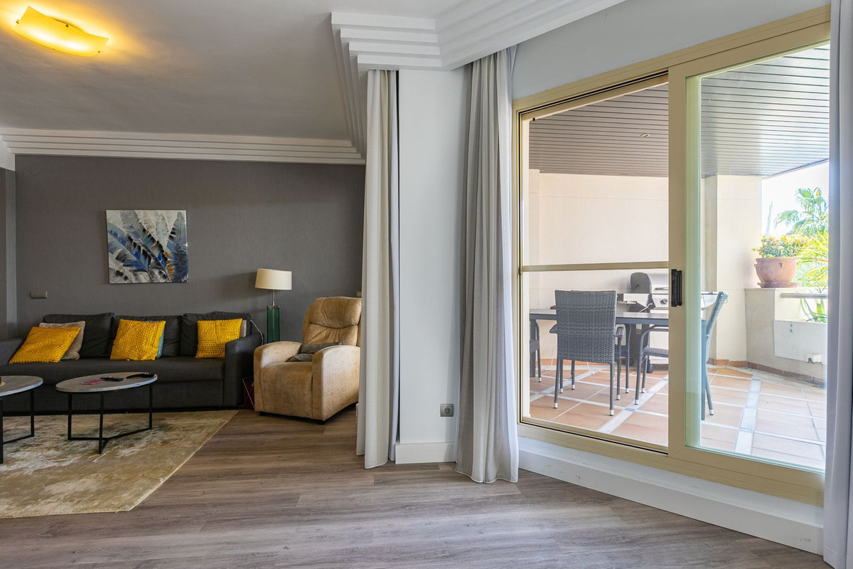Se vende Apartamento Planta Media de 2 dormitorios en Costa Del Sol, Málaga, España