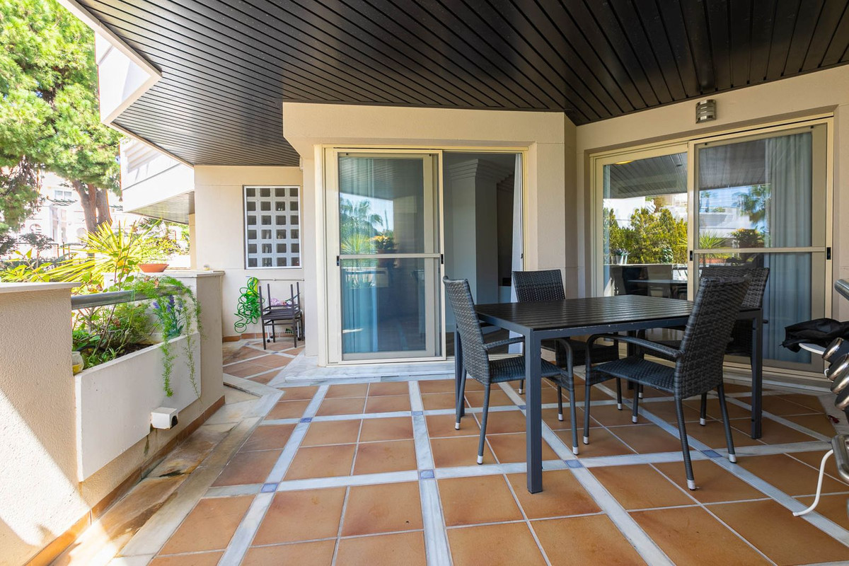 Se vende Apartamento Planta Media de 2 dormitorios en Costa Del Sol, Málaga, España