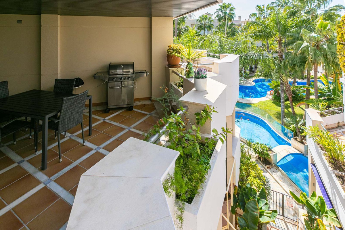 Se vende Apartamento Planta Media de 2 dormitorios en Costa Del Sol, Málaga, España