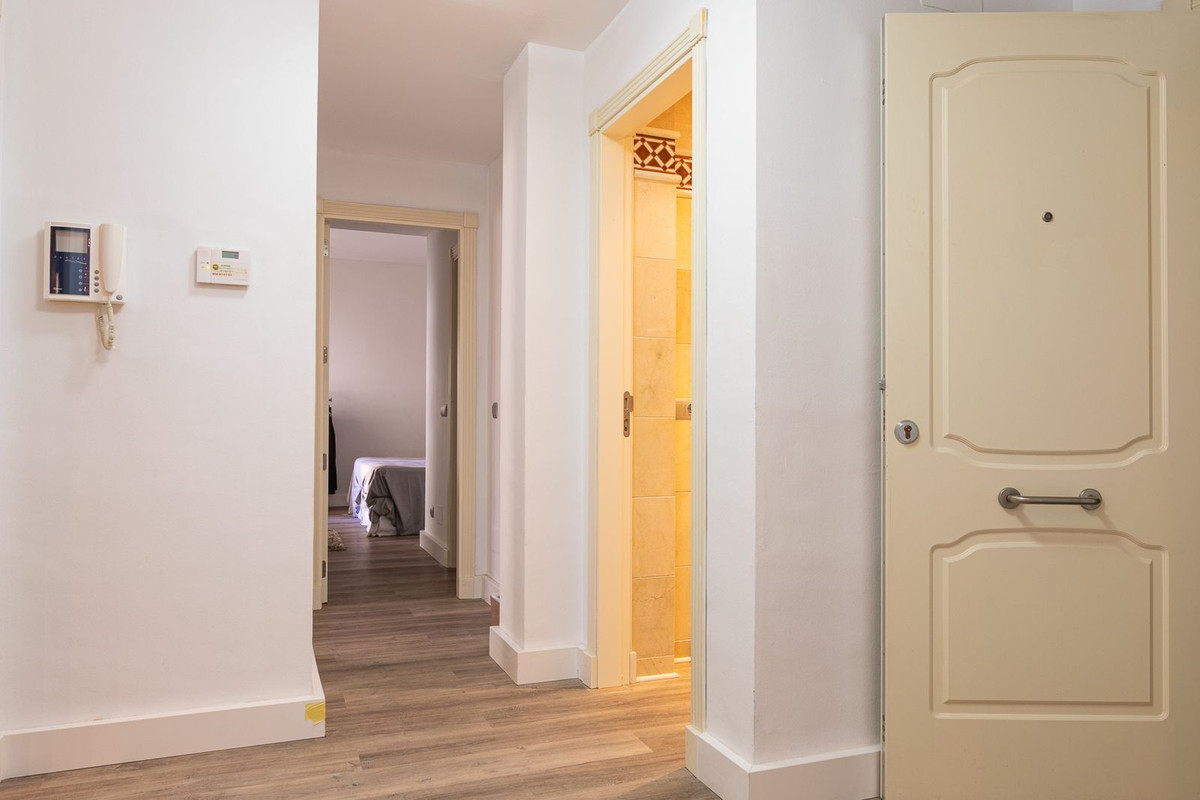 Se vende Apartamento Planta Media de 2 dormitorios en Costa Del Sol, Málaga, España