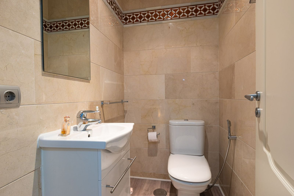 Se vende Apartamento Planta Media de 2 dormitorios en Costa Del Sol, Málaga, España