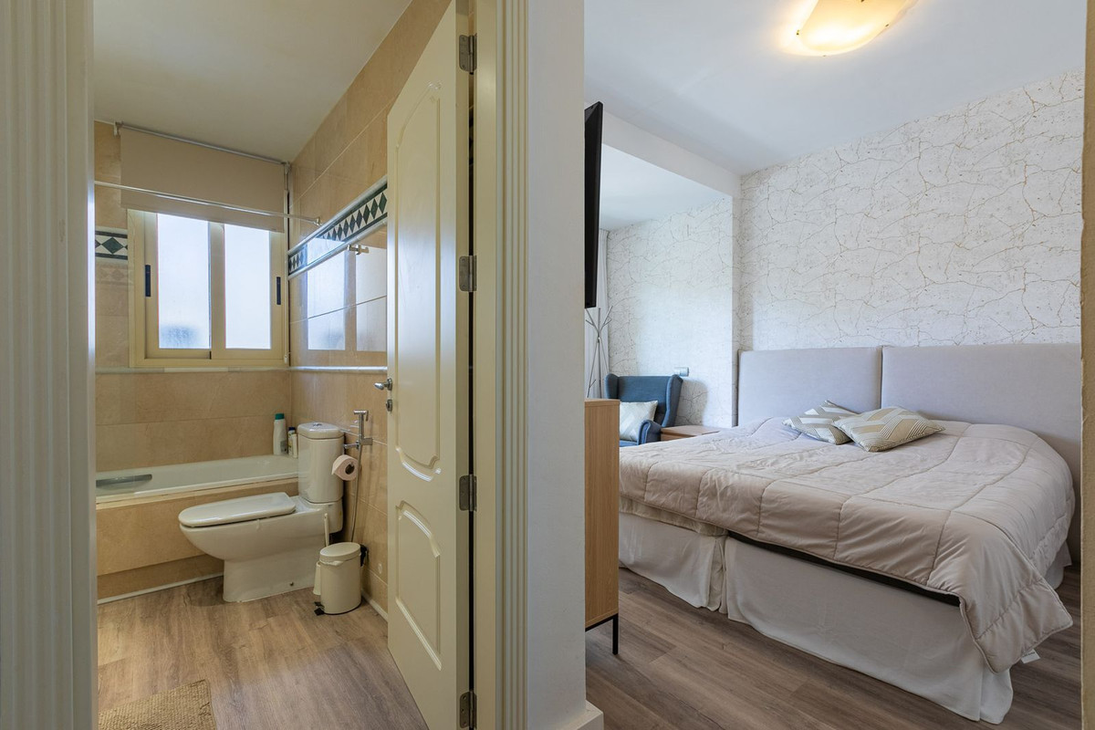 Se vende Apartamento Planta Media de 2 dormitorios en Costa Del Sol, Málaga, España