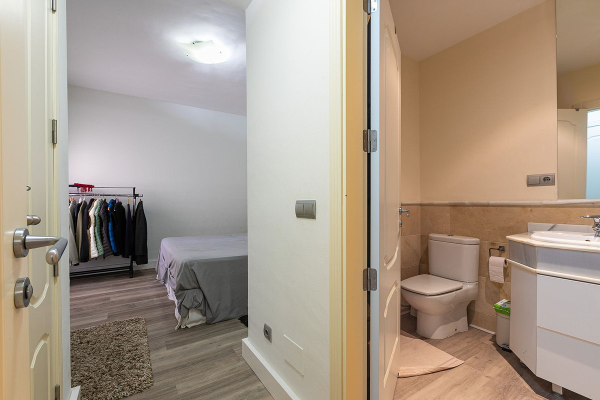 Se vende Apartamento Planta Media de 2 dormitorios en Costa Del Sol, Málaga, España
