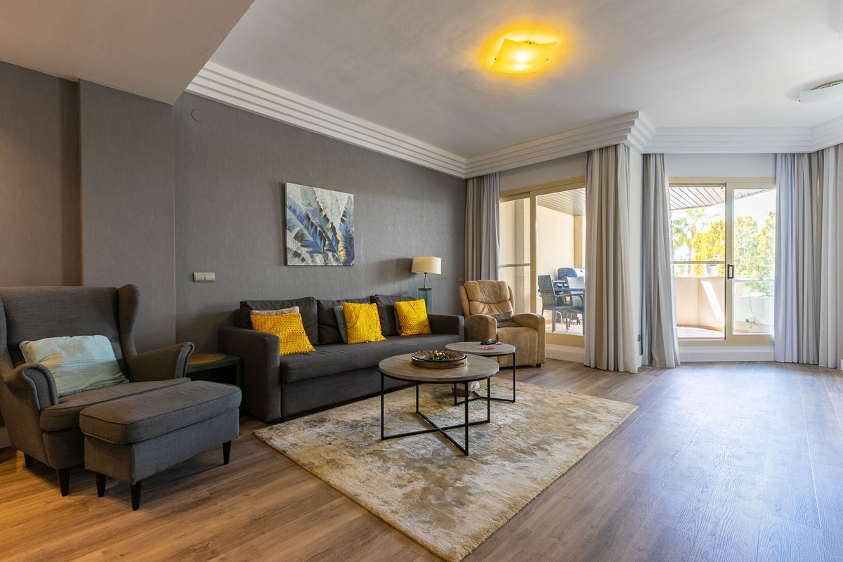 Se vende Apartamento Planta Media de 2 dormitorios en Costa Del Sol, Málaga, España
