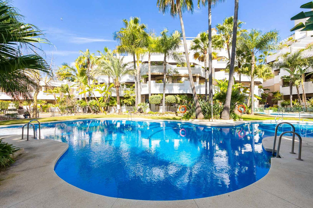 Se vende Apartamento Planta Media de 2 dormitorios en Costa Del Sol, Málaga, España