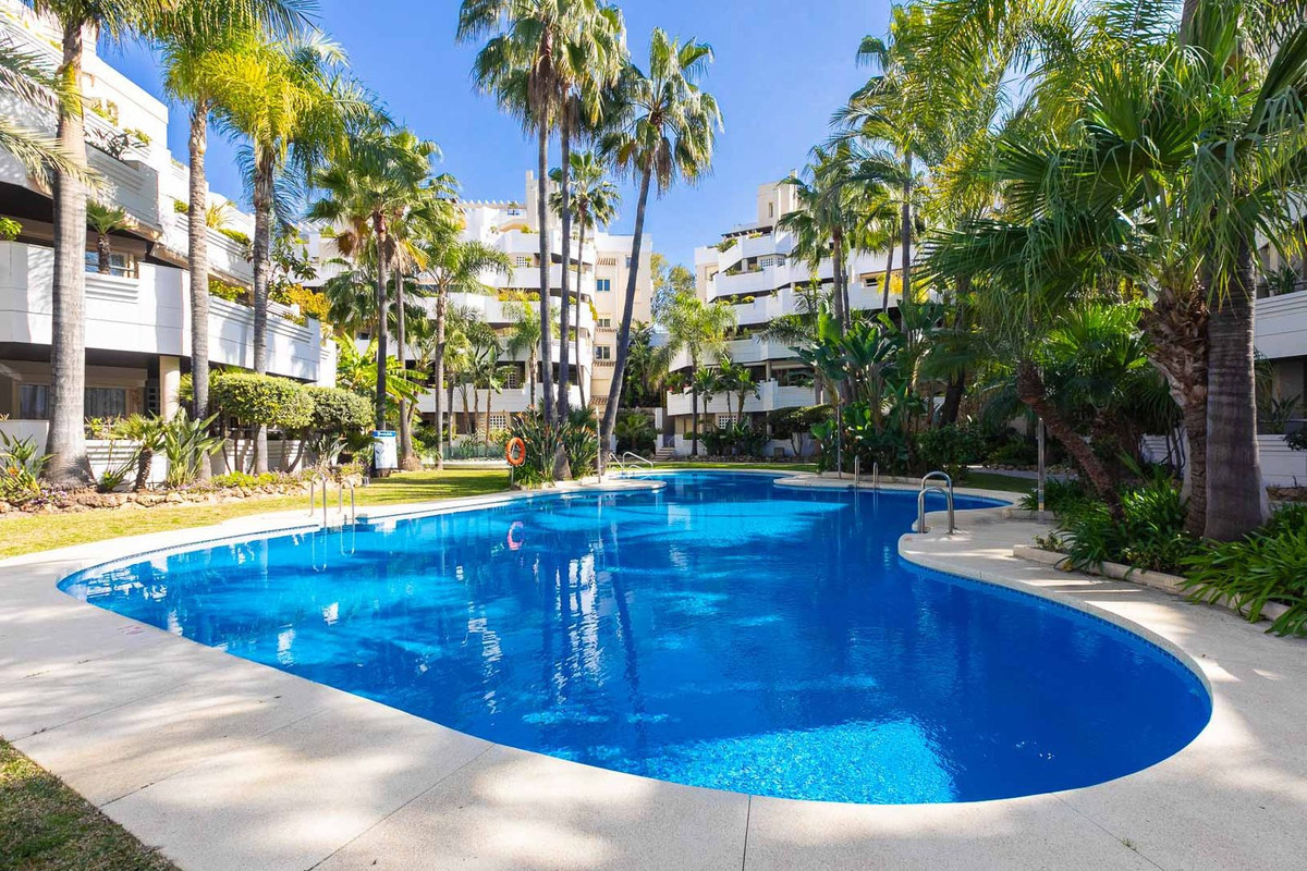 Se vende Apartamento Planta Media de 2 dormitorios en Costa Del Sol, Málaga, España