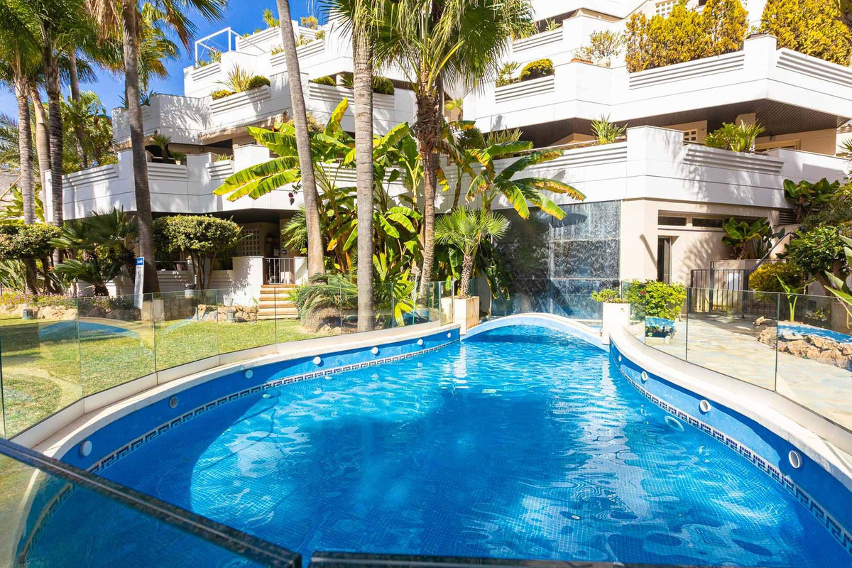 Se vende Apartamento Planta Media de 2 dormitorios en Costa Del Sol, Málaga, España