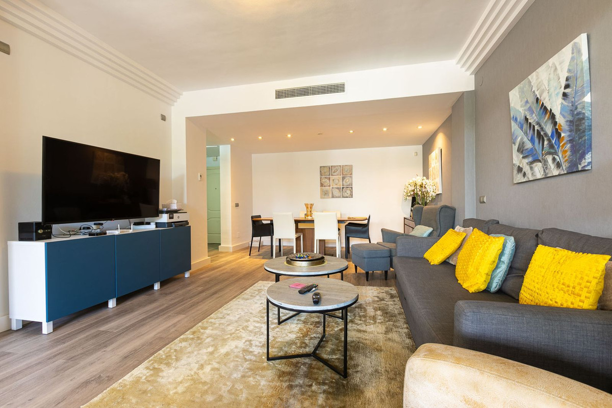 Se vende Apartamento Planta Media de 2 dormitorios en Costa Del Sol, Málaga, España