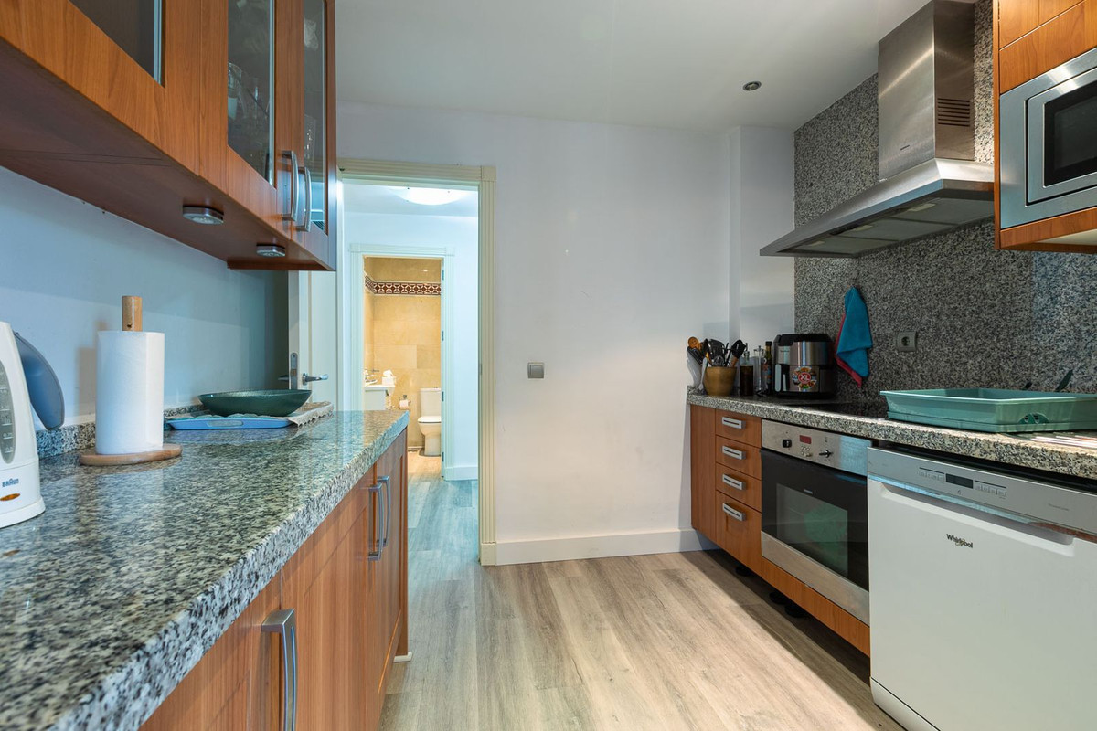 Se vende Apartamento Planta Media de 2 dormitorios en Costa Del Sol, Málaga, España