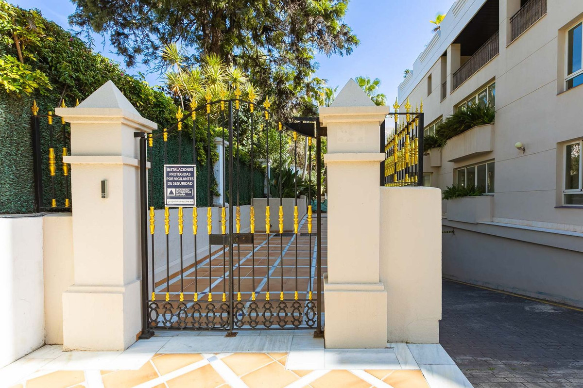 Se vende Apartamento Planta Media de 2 dormitorios en Costa Del Sol, Málaga, España