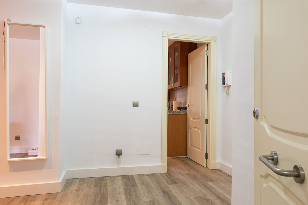 Se vende Apartamento Planta Media de 2 dormitorios en Costa Del Sol, Málaga, España