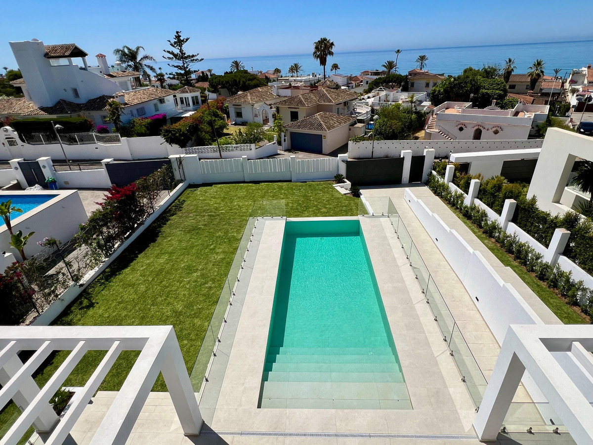 Se vende Villa - Chalet de 4 dormitorios en Costa Del Sol, Málaga, España