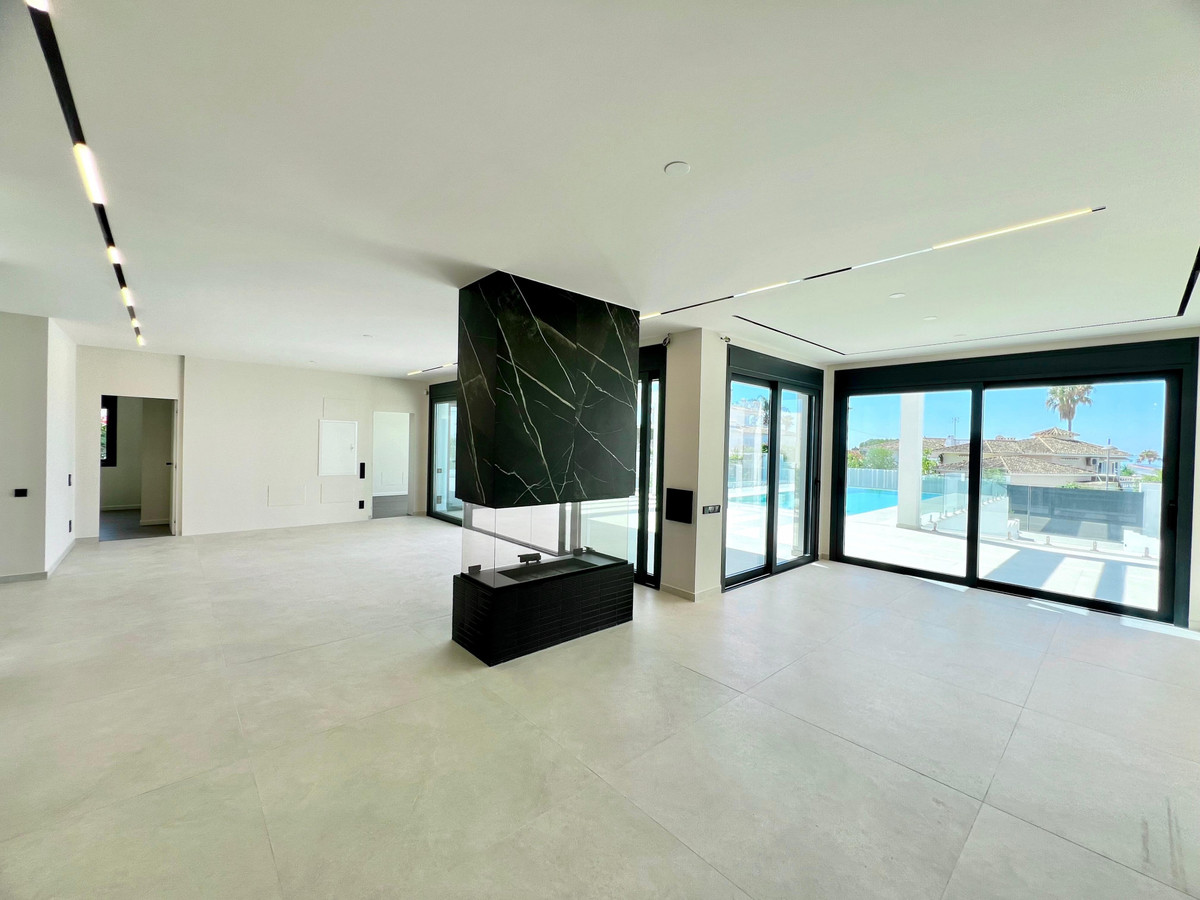 Se vende Villa - Chalet de 4 dormitorios en Costa Del Sol, Málaga, España