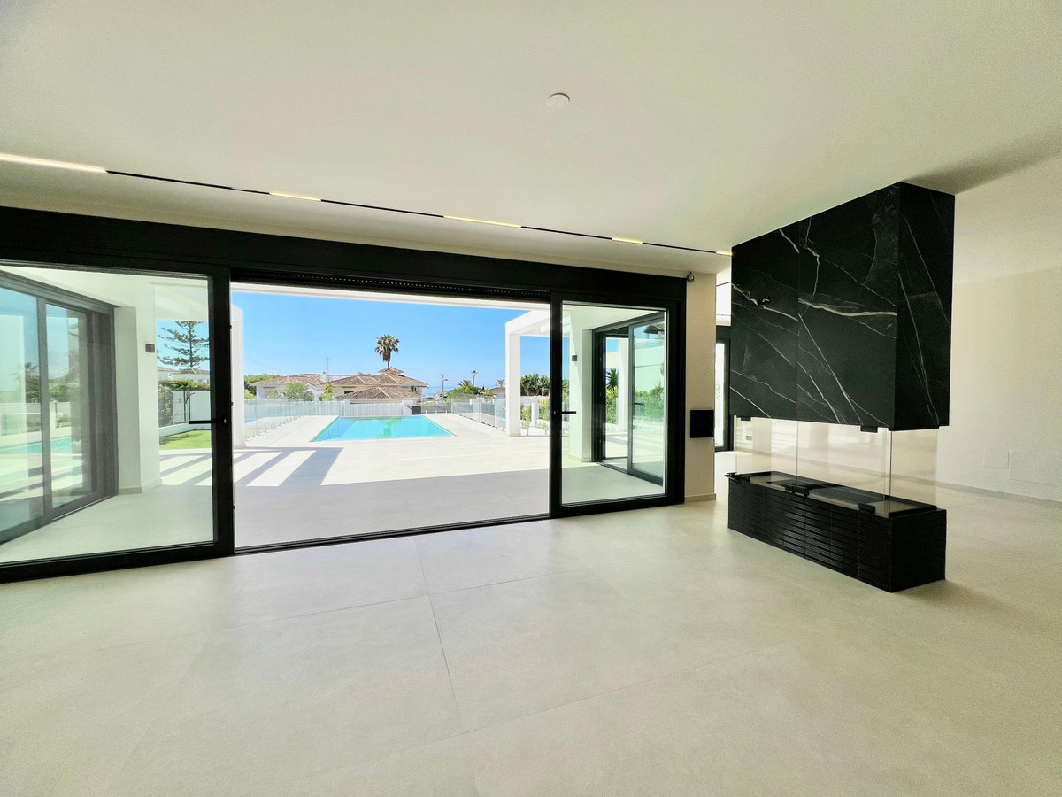 Se vende Villa - Chalet de 4 dormitorios en Costa Del Sol, Málaga, España