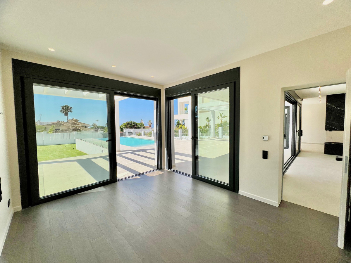 Se vende Villa - Chalet de 4 dormitorios en Costa Del Sol, Málaga, España