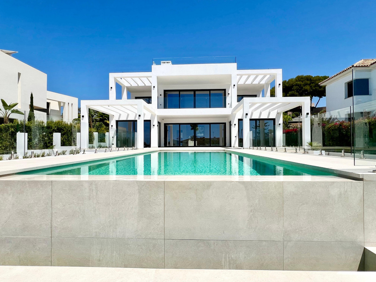 Se vende Villa - Chalet de 4 dormitorios en Costa Del Sol, Málaga, España