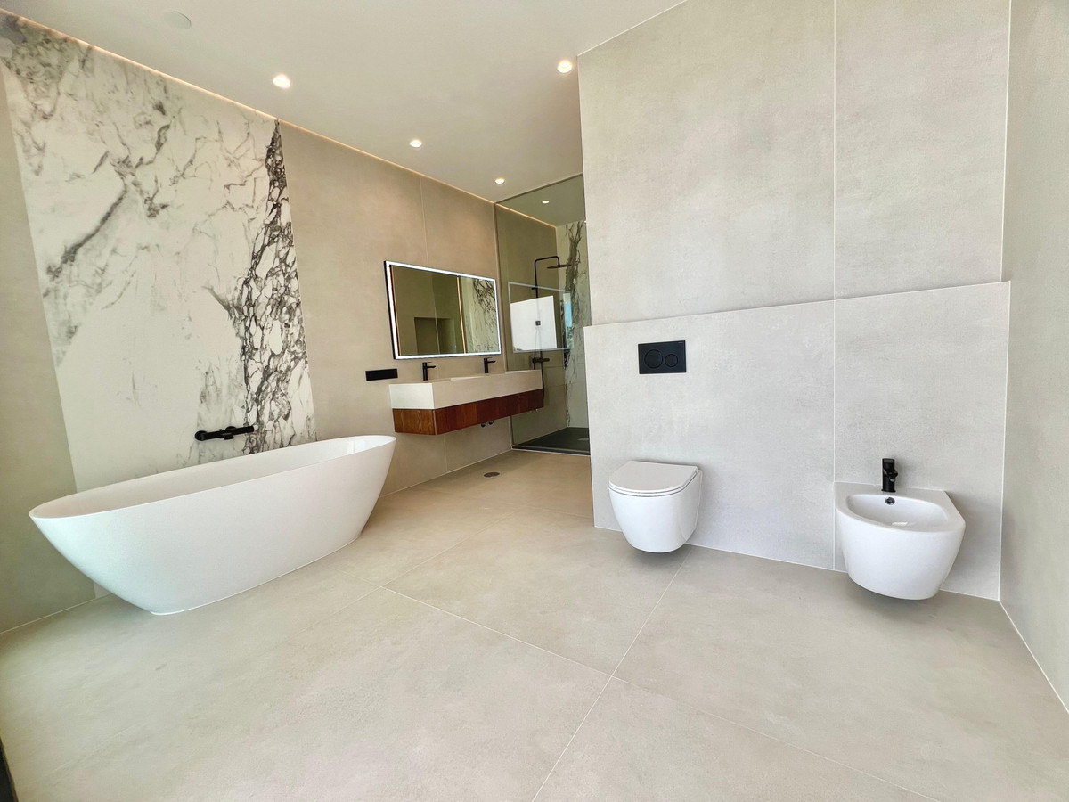 Se vende Villa - Chalet de 4 dormitorios en Costa Del Sol, Málaga, España