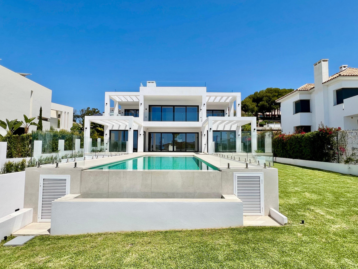 Se vende Villa - Chalet de 4 dormitorios en Costa Del Sol, Málaga, España