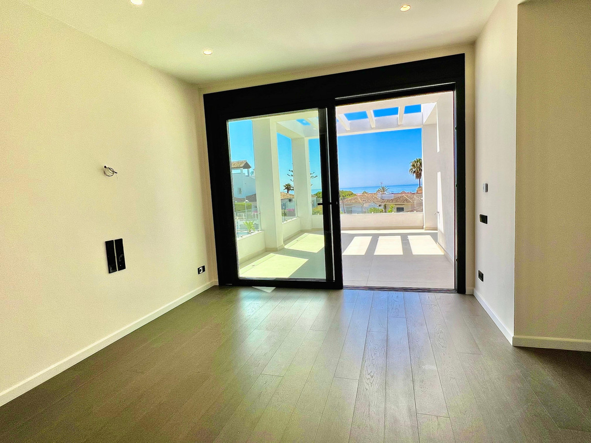 Se vende Villa - Chalet de 4 dormitorios en Costa Del Sol, Málaga, España